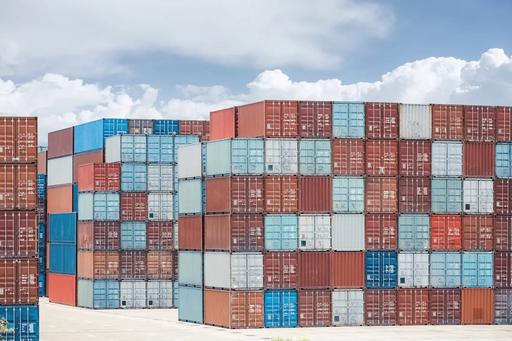 Benefit from container portability across Clouds
